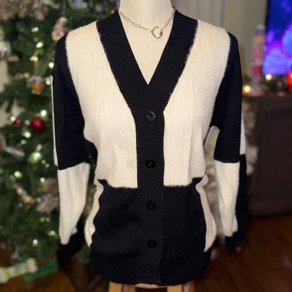 ☃️BOGO50%☃️ 🆕🖤EESOME: Large Checkered Woven Button Front Cardigan SIZE S/M - Picture 7 of 14